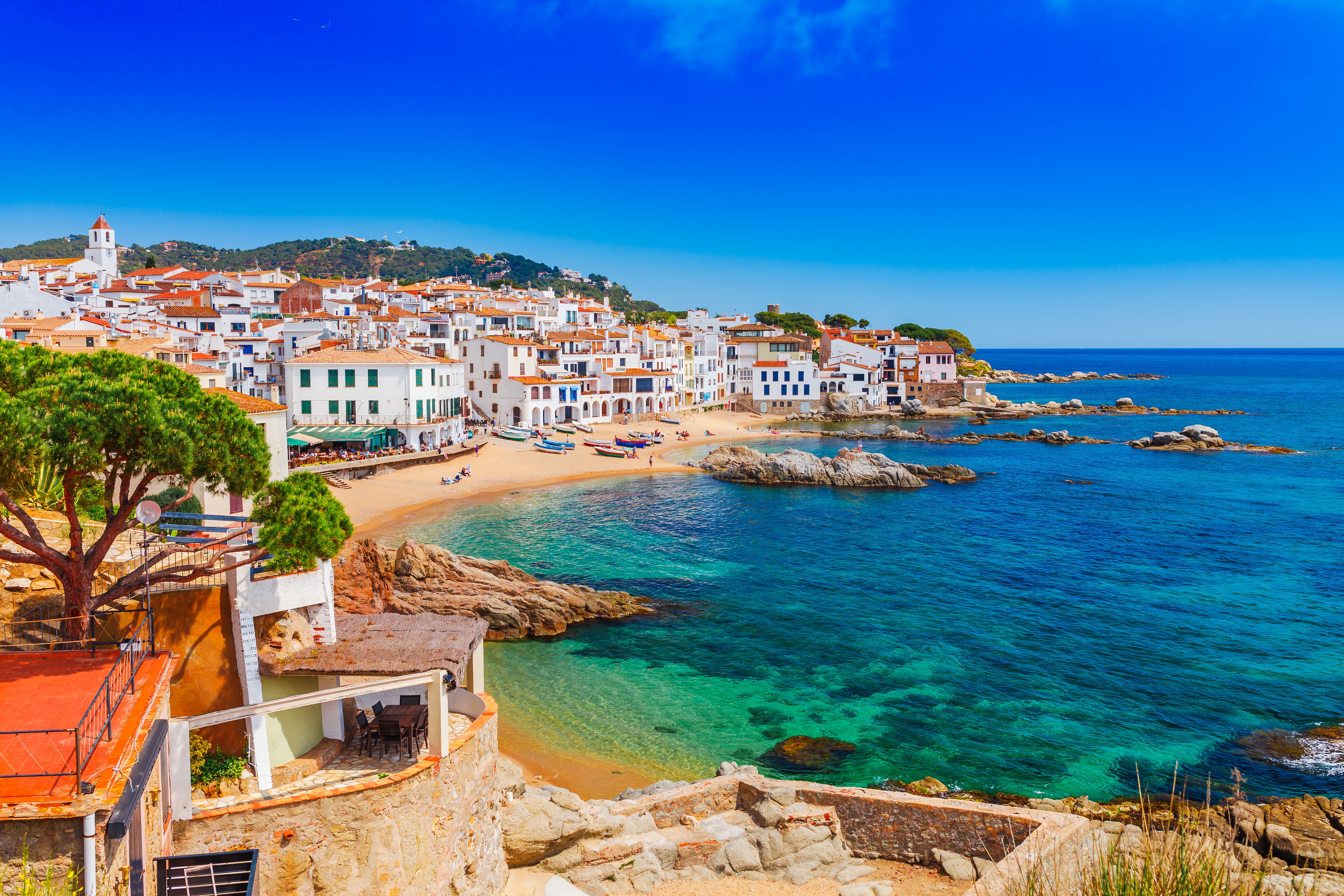 Nomad spain. Палафружель Испания. Calella de Palafrugell Испания. Калелья Коста Брава. Отель Коста-дель-Маресме.