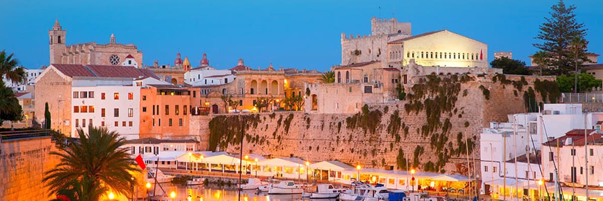 Finden Sie die besten Flugangebote nach Menorca (MAH)